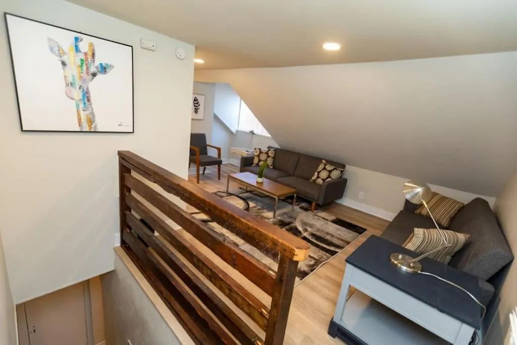 Updated & Comfy Bungalow With Parking Easy Access Pittsburgh